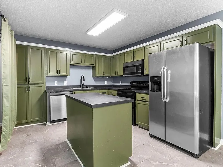 4223 Woodridge Dr — Photo 9