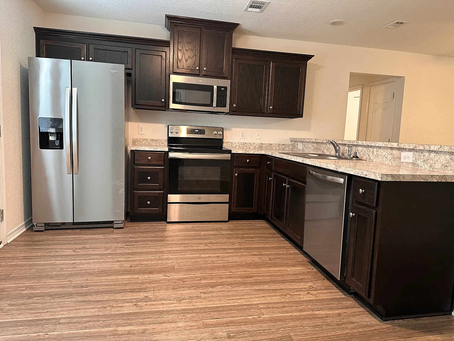 3 bed, 1120 sqft, $1,500 — Photo 2