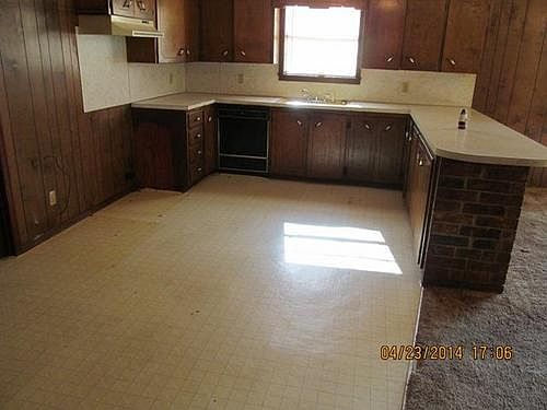 4th image of 222 W Lee St