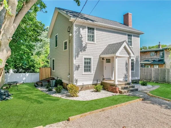 10 Robinson St, Narragansett, RI 02882