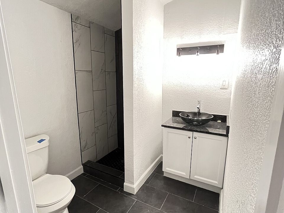 Building Photo 4