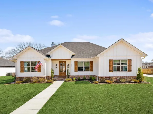 1288 Essex Dr, Benton, AR 72019