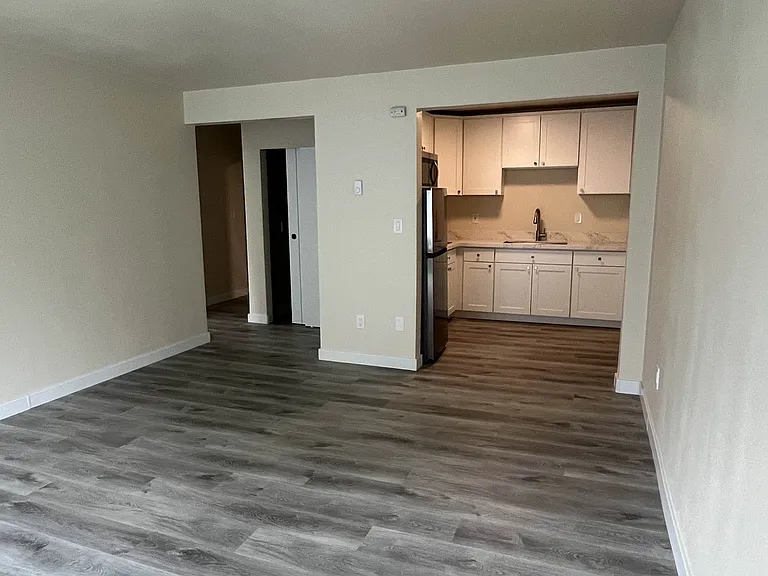Maverick Apartments — Photo 22