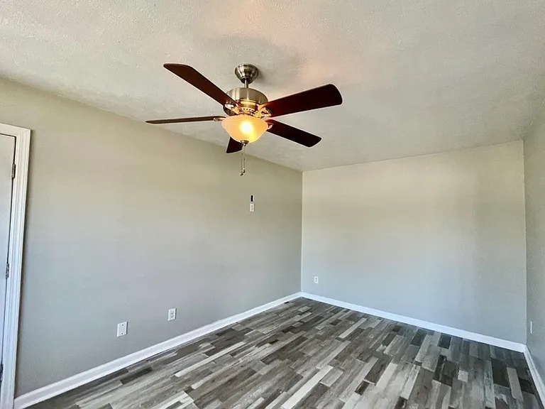 824 Fresno Dr — Photo 8