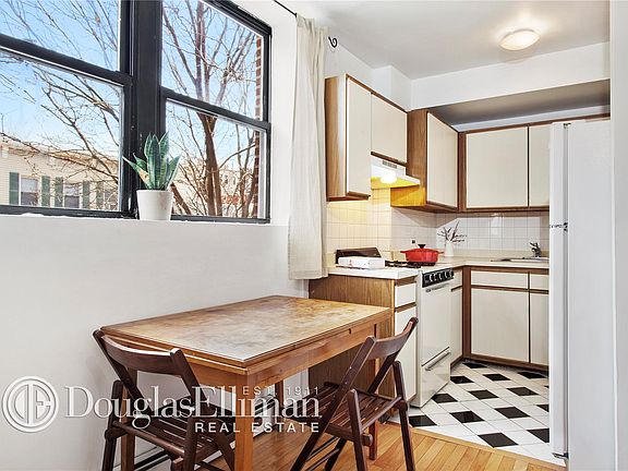 2nd image of 86 Meserole Ave #2E