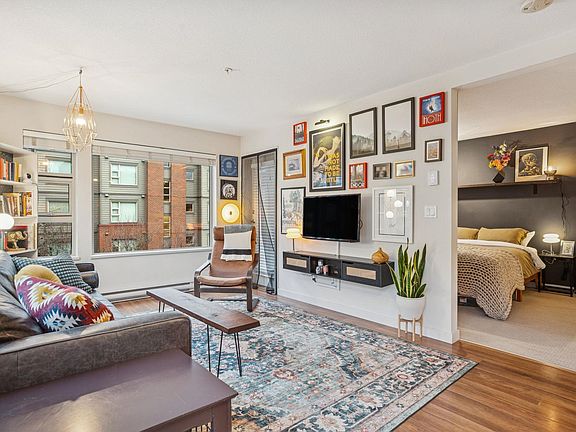 4th image of 1673 Lloyd Ave #310