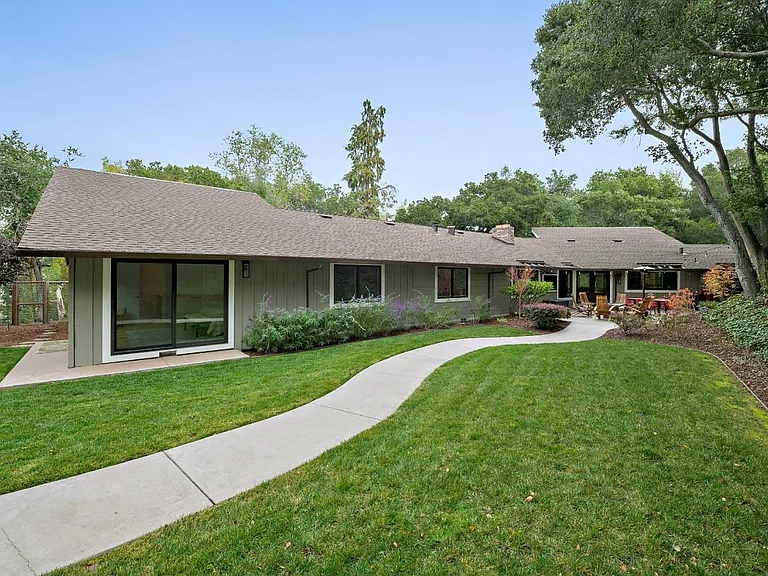 29 Eugenia Ln — Photo 3