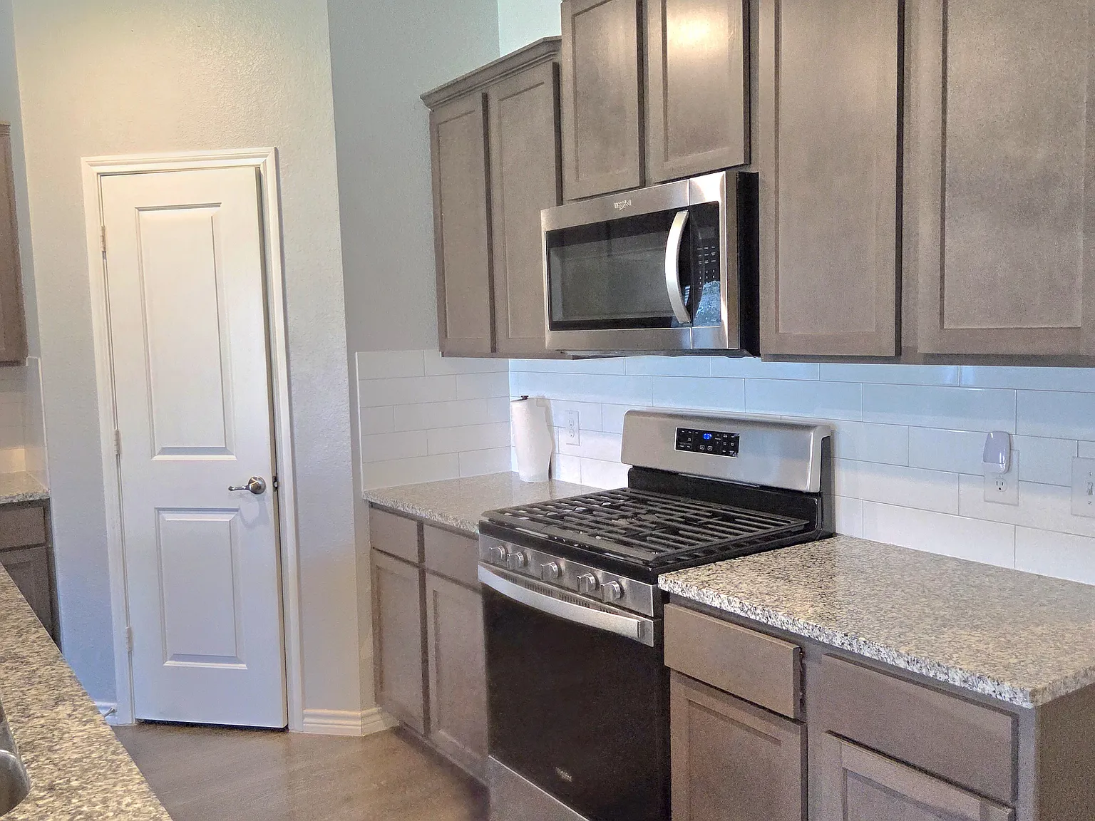 3 bed, 1622 sqft, $2,100 — Photo 4