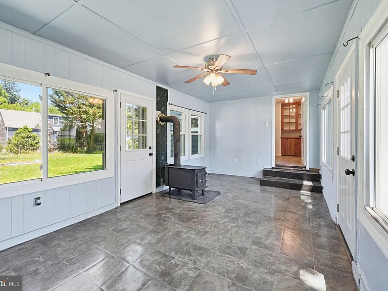 44 S Woodlawn Ave — Photo 15