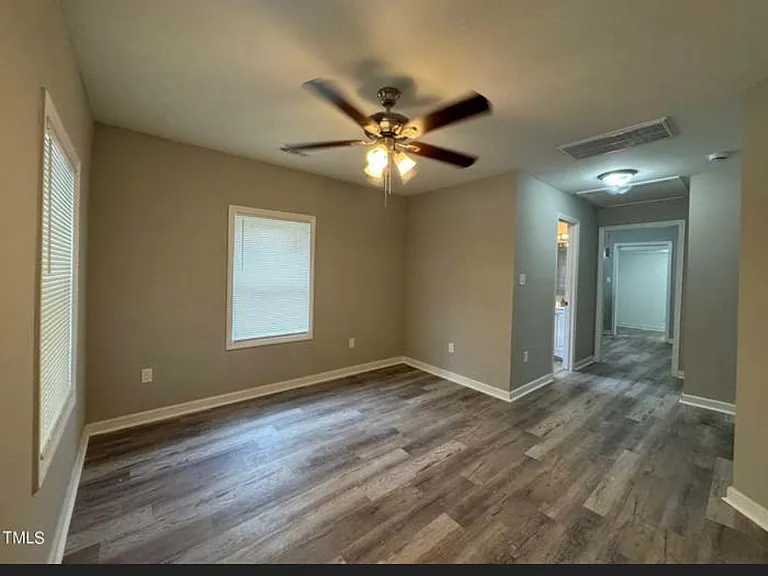 409 Spring Ct — Photo 8