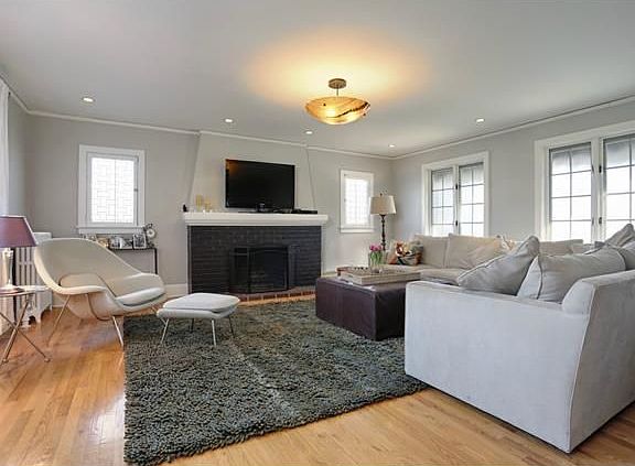 2nd image of 395 Bellaire St