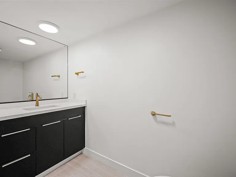 920 Everett St #2 — Photo 8