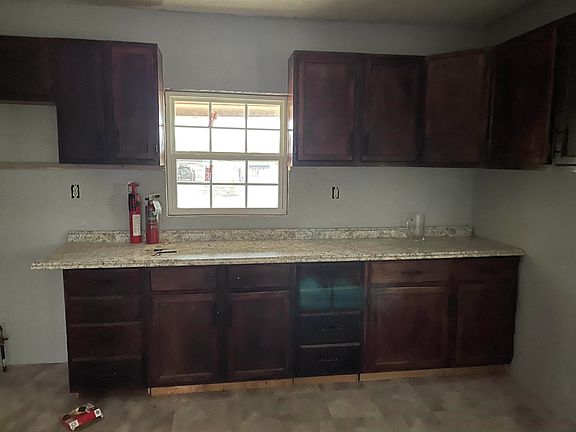3rd image of 305 W Comanche Ave