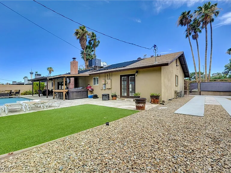 2712 W Oakey Blvd — Photo 45