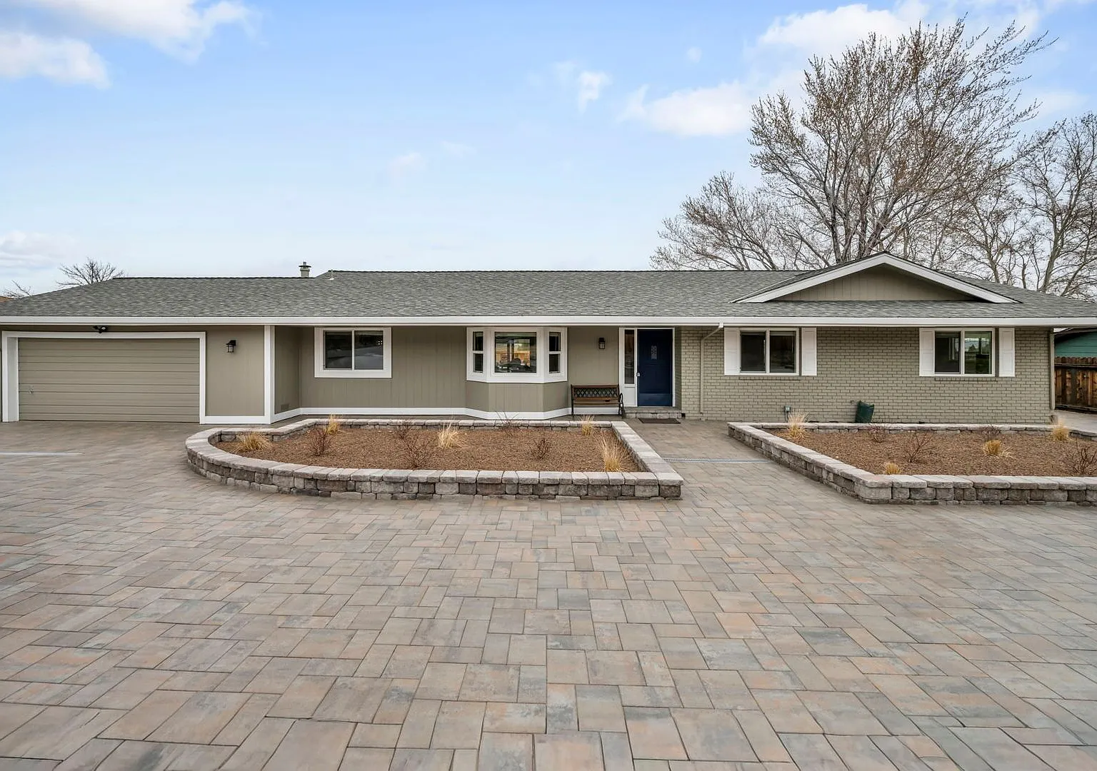 Single-Level Fully Furnished South Reno Retreat With Sweeping Mountain Views, Hot Tub & High-End ... — Photo 2