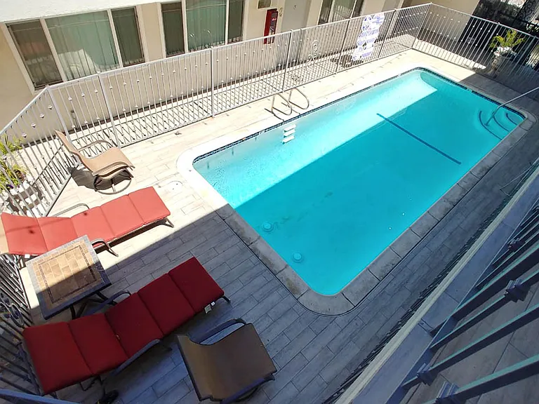 Edgemont Apts — Photo 9