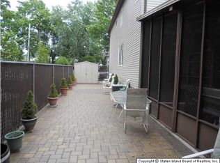 427 Medina St, Staten Island, NY 10306