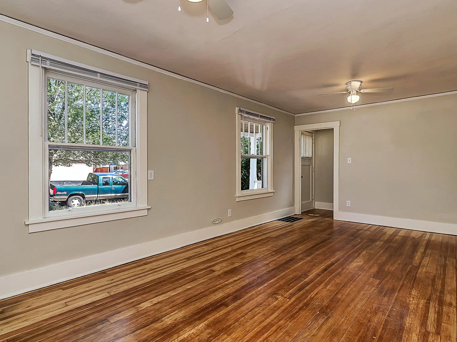 2 bed, 900 sqft, $1,600 — Photo 2