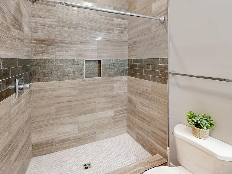 1310 Forest Ave — Photo 18