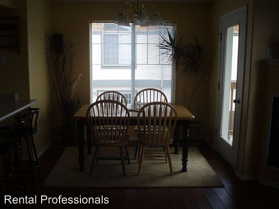 3rd image of 763 Forestglen Dr #8G
