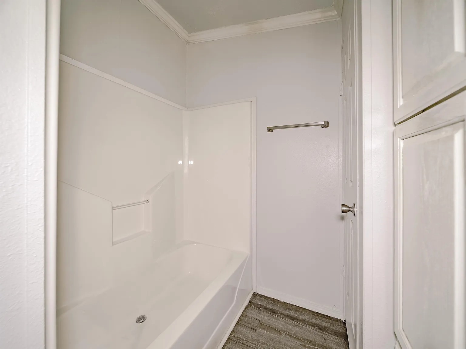 100-102 Rolling Glen - 102 — Photo 3