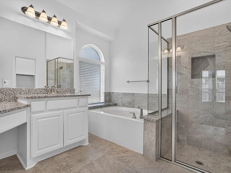 4300 Canadian River Dr — Photo 10