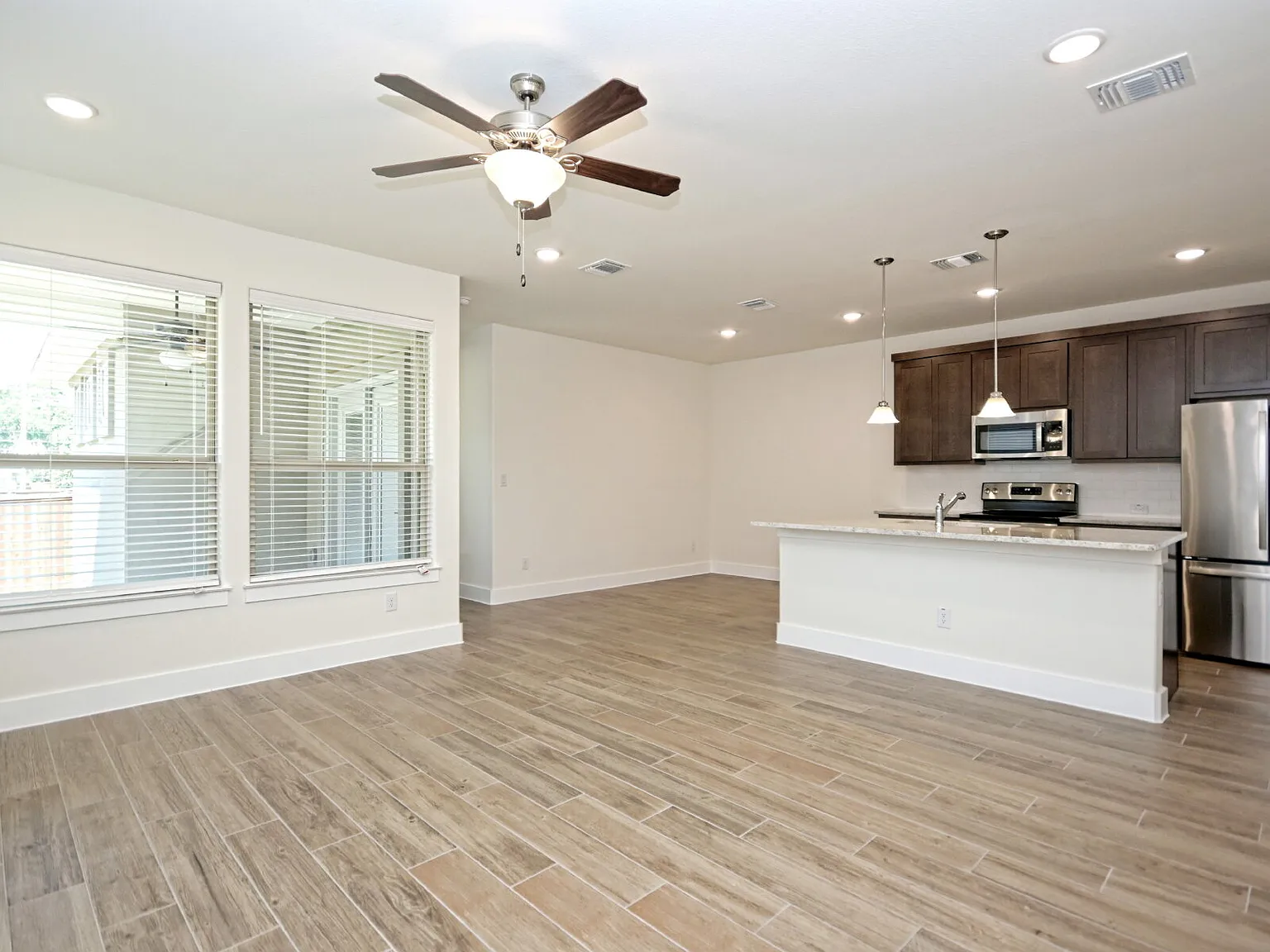 3 bed, 2.5 bath, 1517 sqft, $1,900 — Photo 3