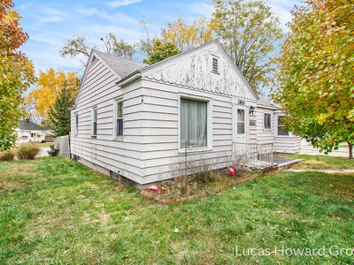 2810 Charlesgate Ave SW, Wyoming, MI, 49509