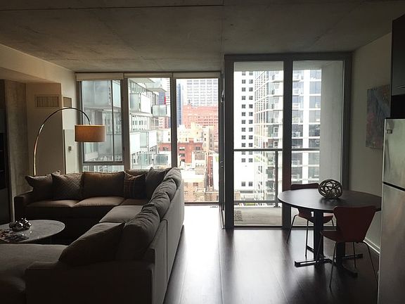 3rd image of 659 W Randolph St APT 1115
