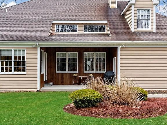 5th image of 12 Teaberry Ln