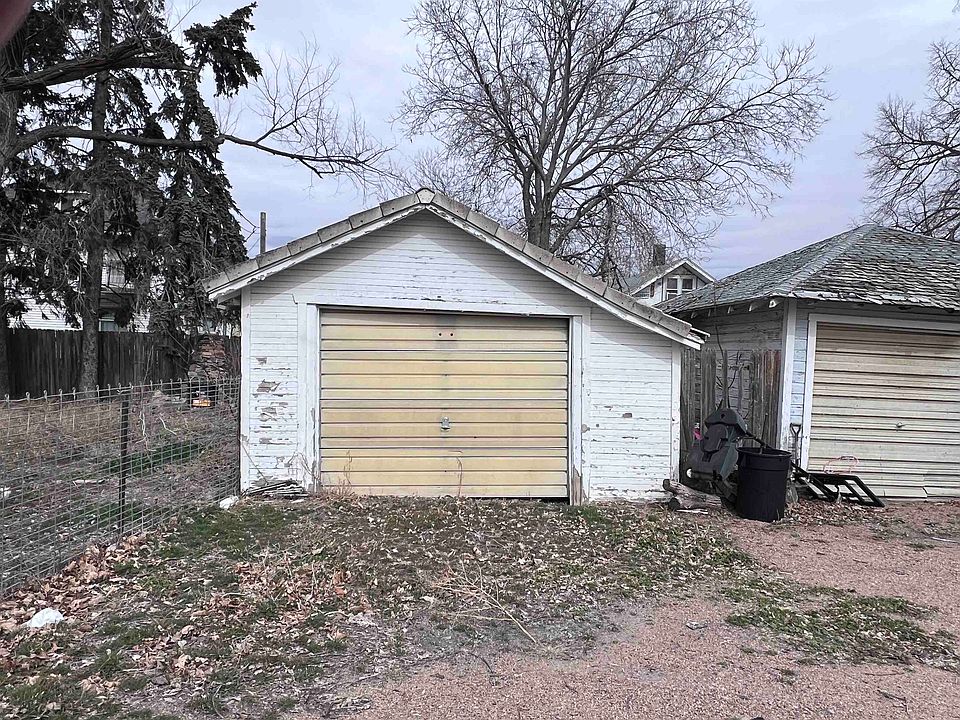 2nd image of 812 E St