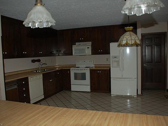 5th image of 16974 Valley Creek Dr