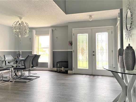 4th image of 992 Derbyshire Dr