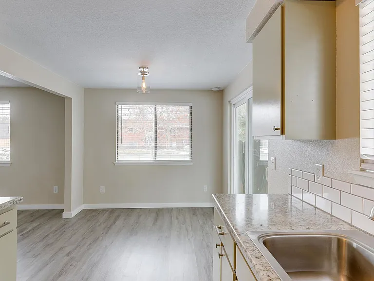 2910 & 2912 S Holden Ave — Photo 13