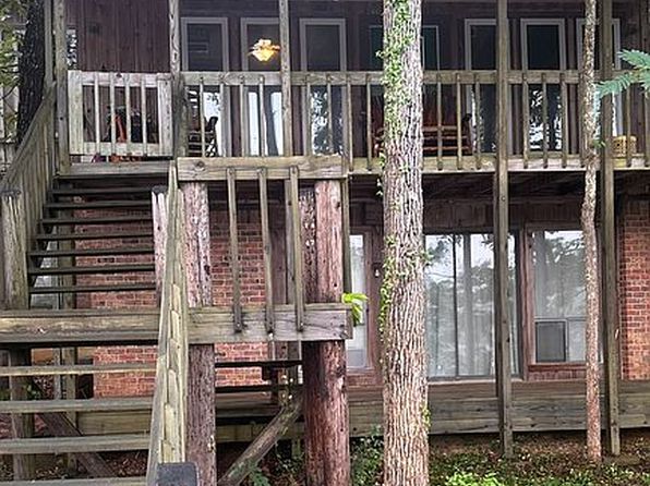 135 Forest Ln