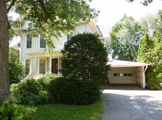 412 N Lake Rd, Oconomowoc, WI 53066