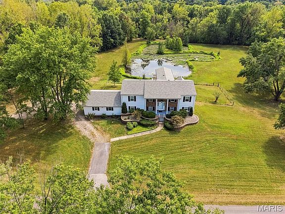 2nd image of 301 Bridle Path Ln