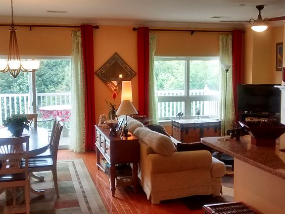 Living & Dining in the trees
