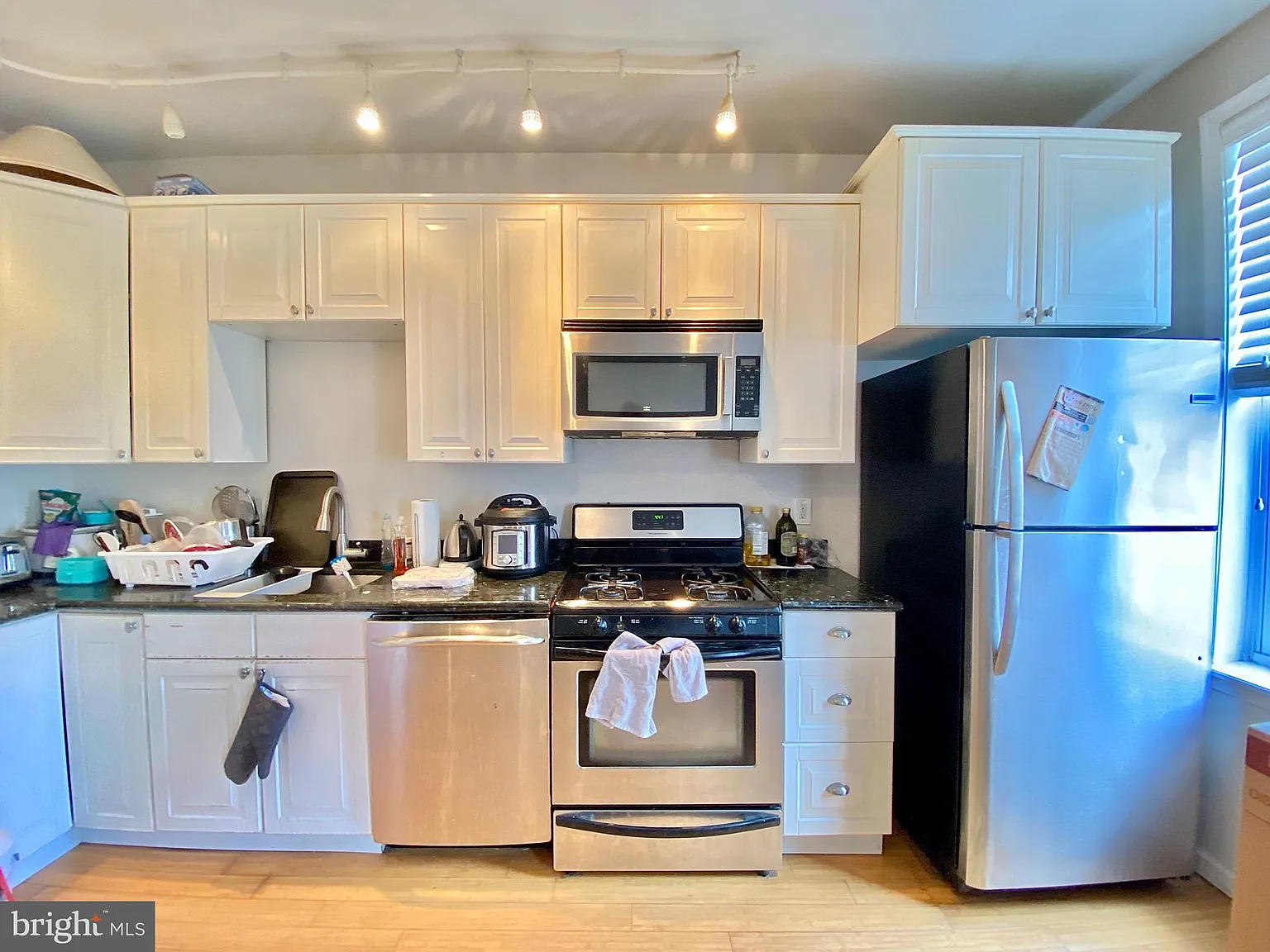 4 bed, 1200 sqft, $1,800 — Photo 4