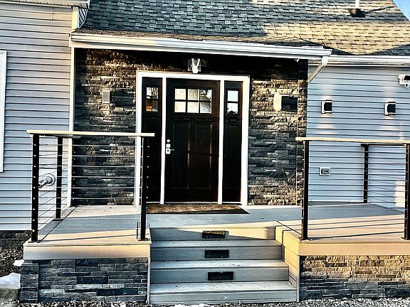 3rd image of 297 Aurora Ave