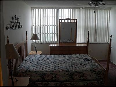 5th image of 18031 Biscayne Blvd #4033
