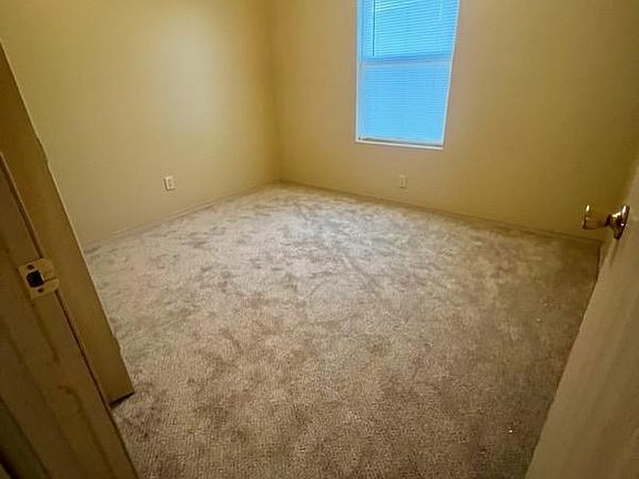 2nd image of 1100 SE Ray Dr APT B