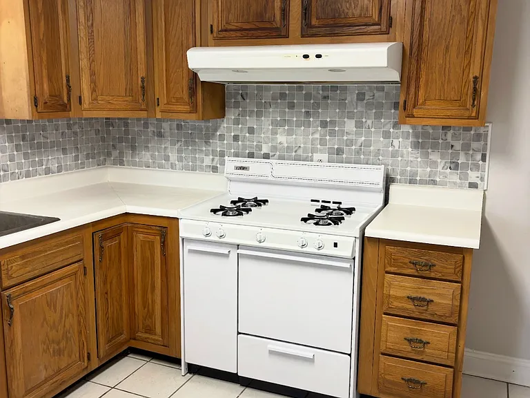 1350 Sylvia Ave — Photo 10