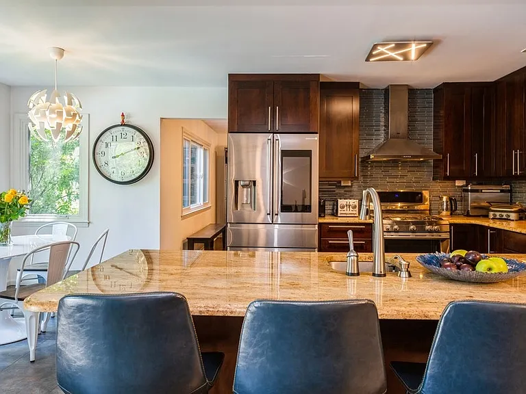 437 Summit St — Photo 10