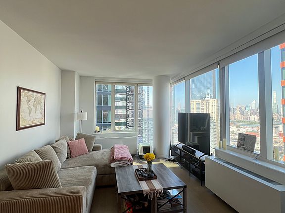 3rd image of 2810 Jackson Ave APT 34D