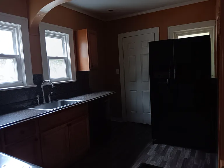 513 Storer Ave — Photo 2