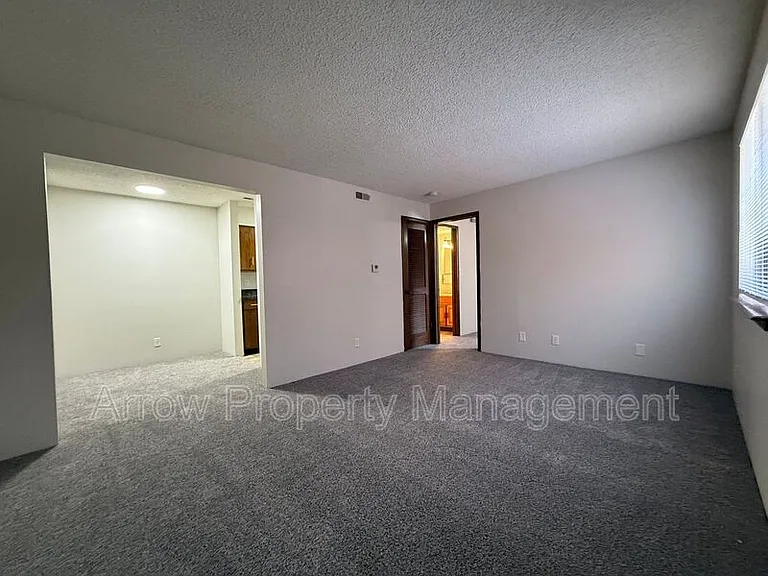 1421 D St #8 — Photo 2