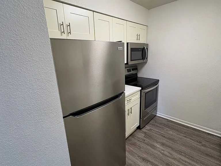 6224 Robinson St #4 — Photo 11