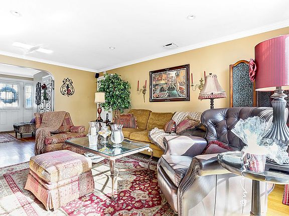 5th image of 52 Wenwood Dr