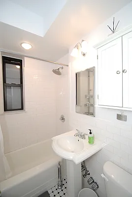 Rented by Buchbinder & Warren | media 7